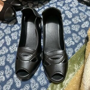 Leather Black pumps​